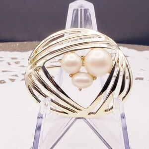 3 Pearls In an "Egg" Pod Gold Brooch 1423